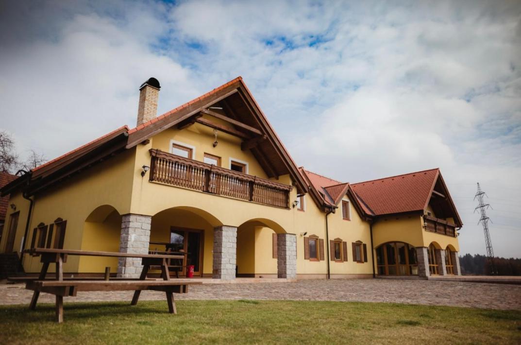 Penzion Na Bouci Шотебор Экстерьер фото